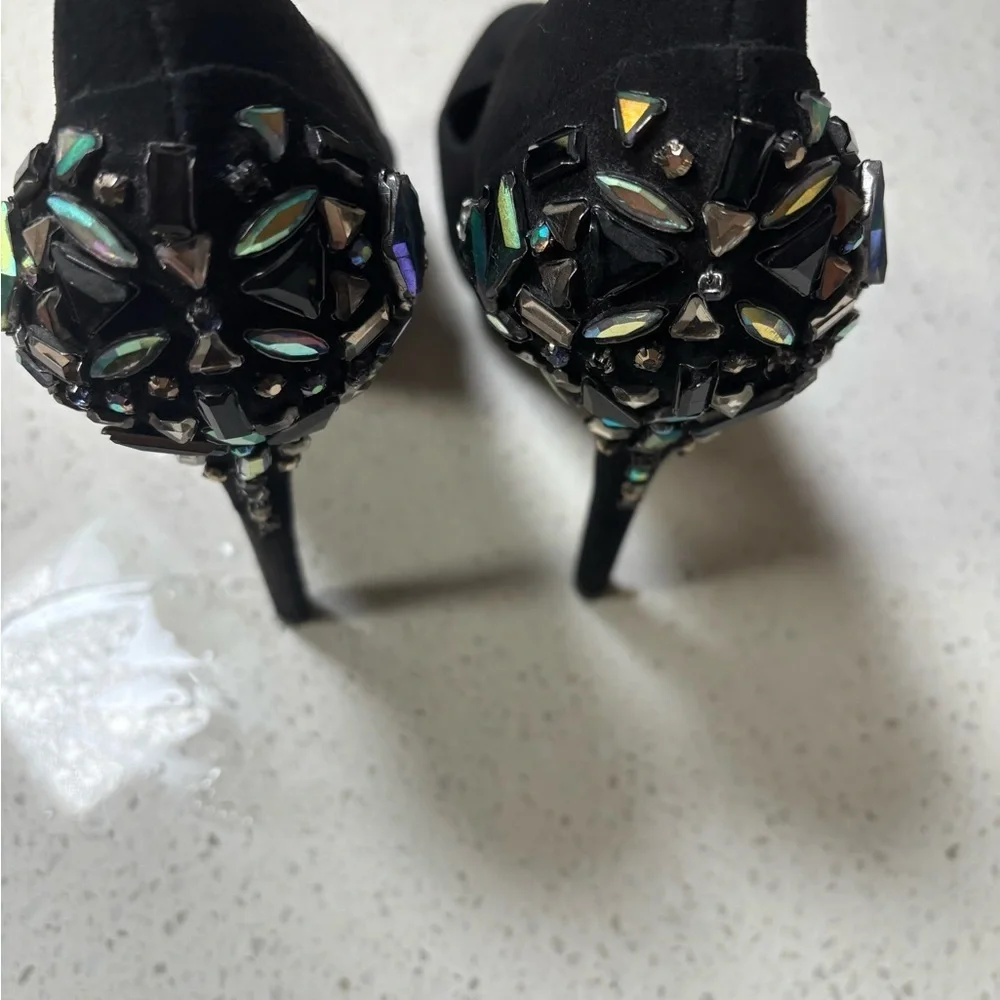 B Brian Atwood Ferranta Jeweled Pumps. Size 6.5